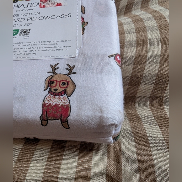 CYNTHIA ROWLEY 2 PC CHRISTMAS dachshunds Standard Cotton Pillowcases New - Picture 3 of 3